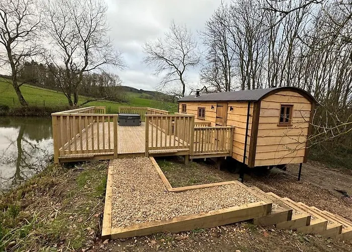 Shepherds Hut/Hot Tub Private Lake Jurassic Coast
