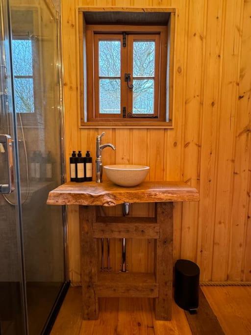 Shepherds Hut/hot Tub Private Jurassic Coast Holiday home Bridport