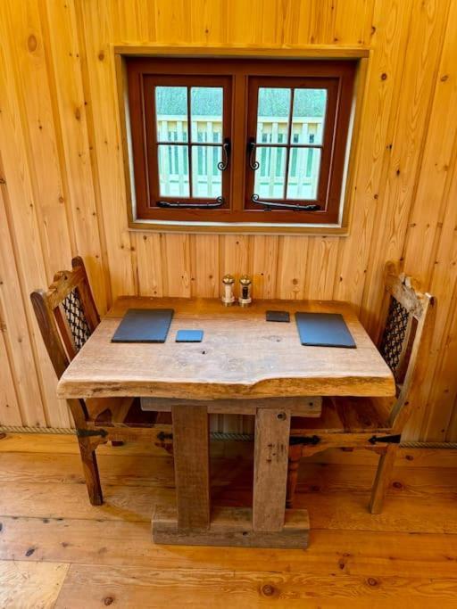 Shepherds Hut/hot Tub Private Jurassic Coast Holiday home *