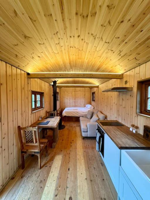 Shepherds Hut/hot Tub Private Jurassic Coast Bridport